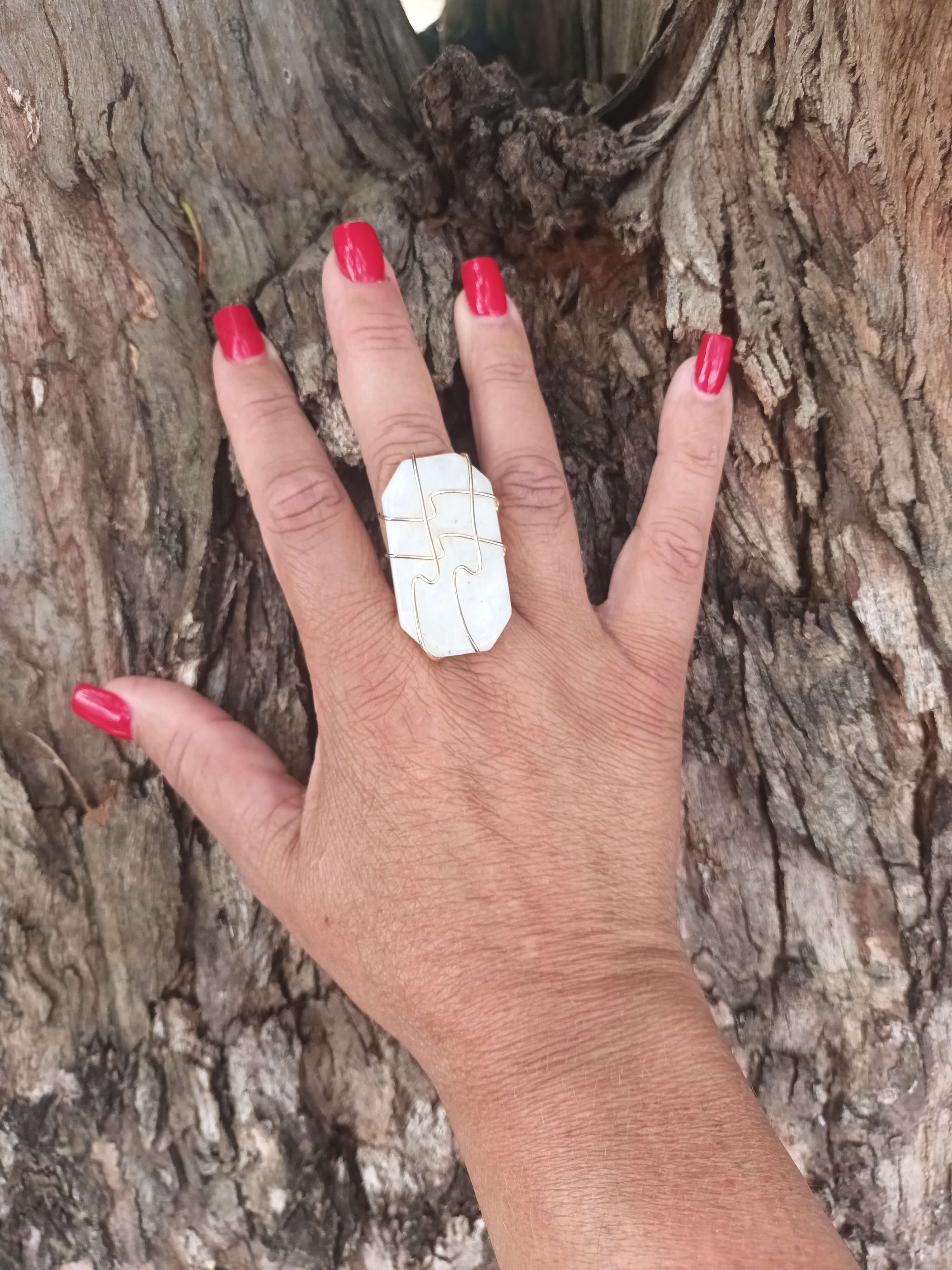 Anillo de cuarzo blanco con cable