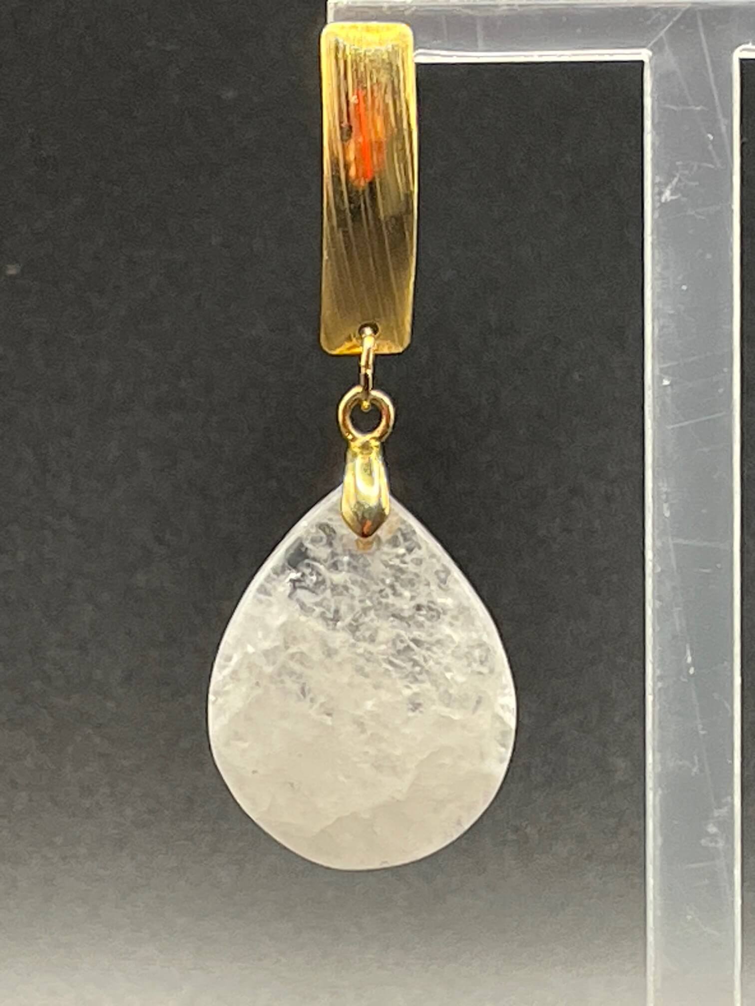 brincos gota quartzo branco