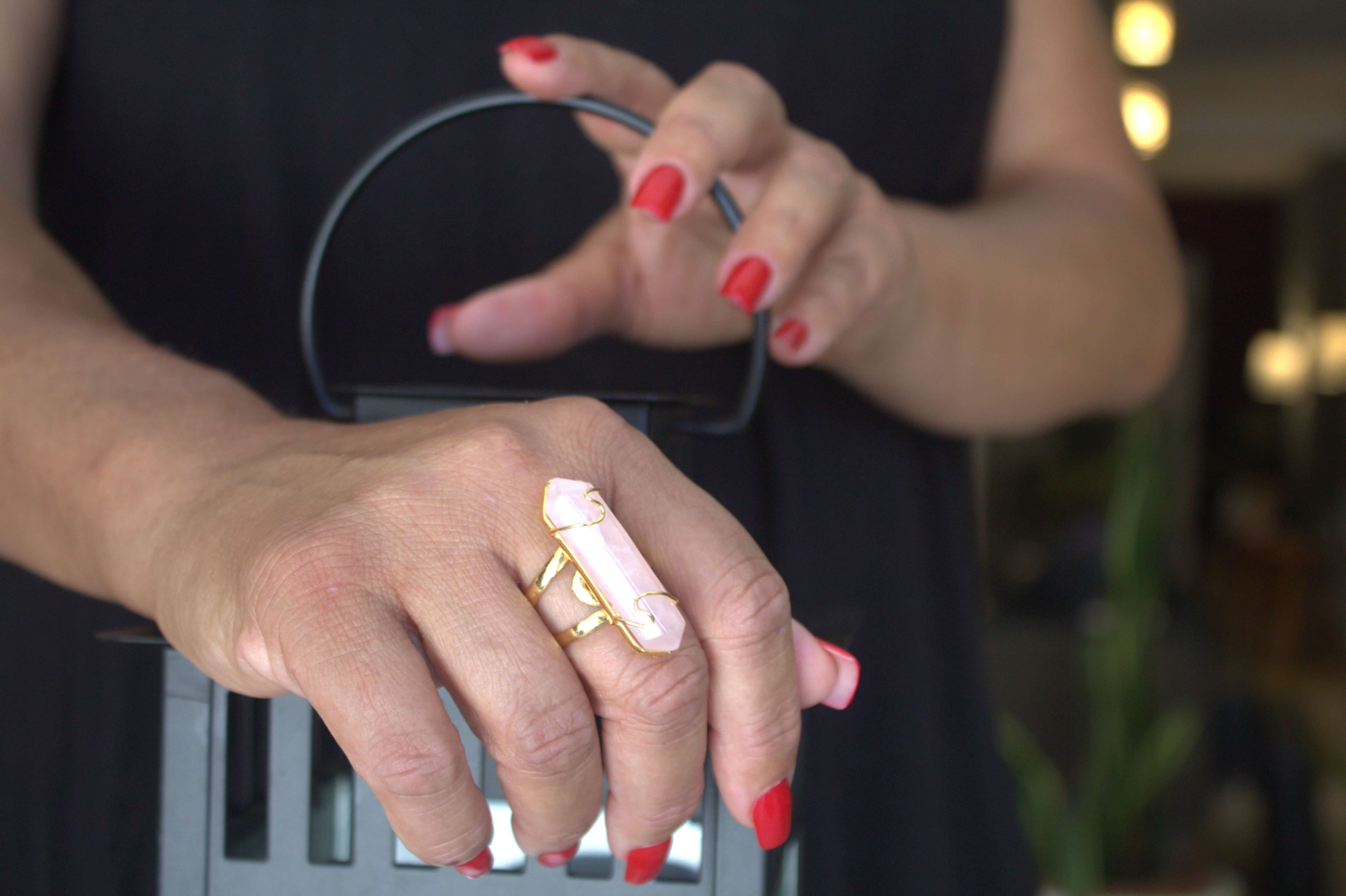 Anillo de cuarzo rosa