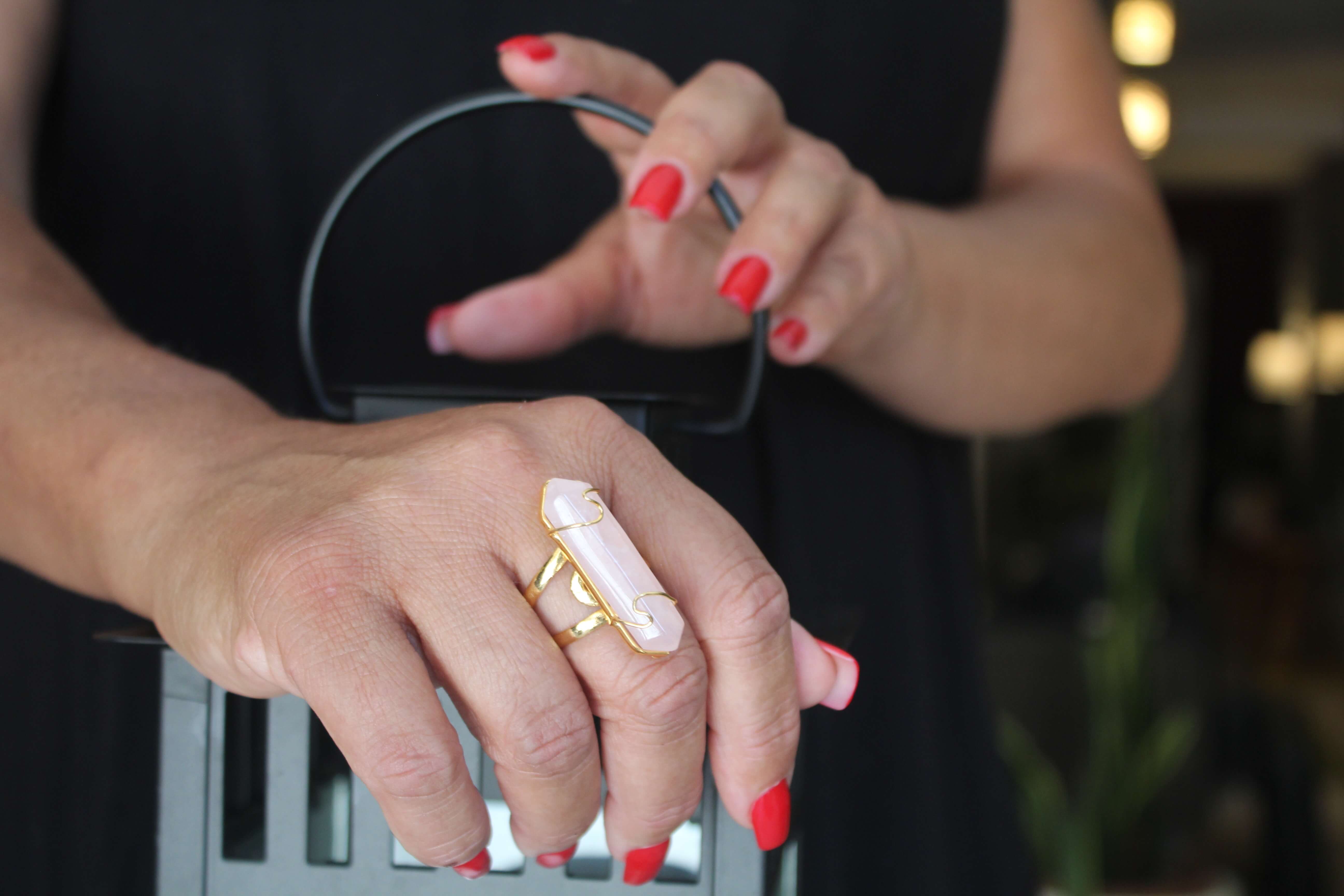 Anillo de cuarzo rosa