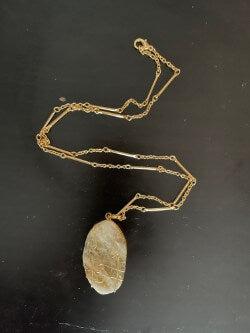 Collar con alambre de citrino