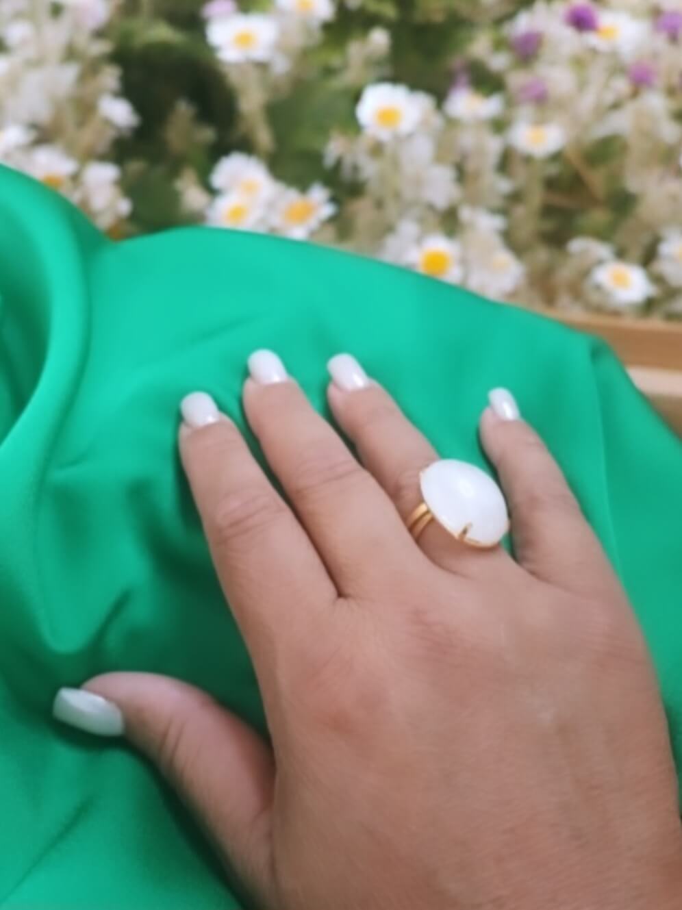 Anillo de cuarzo blanco