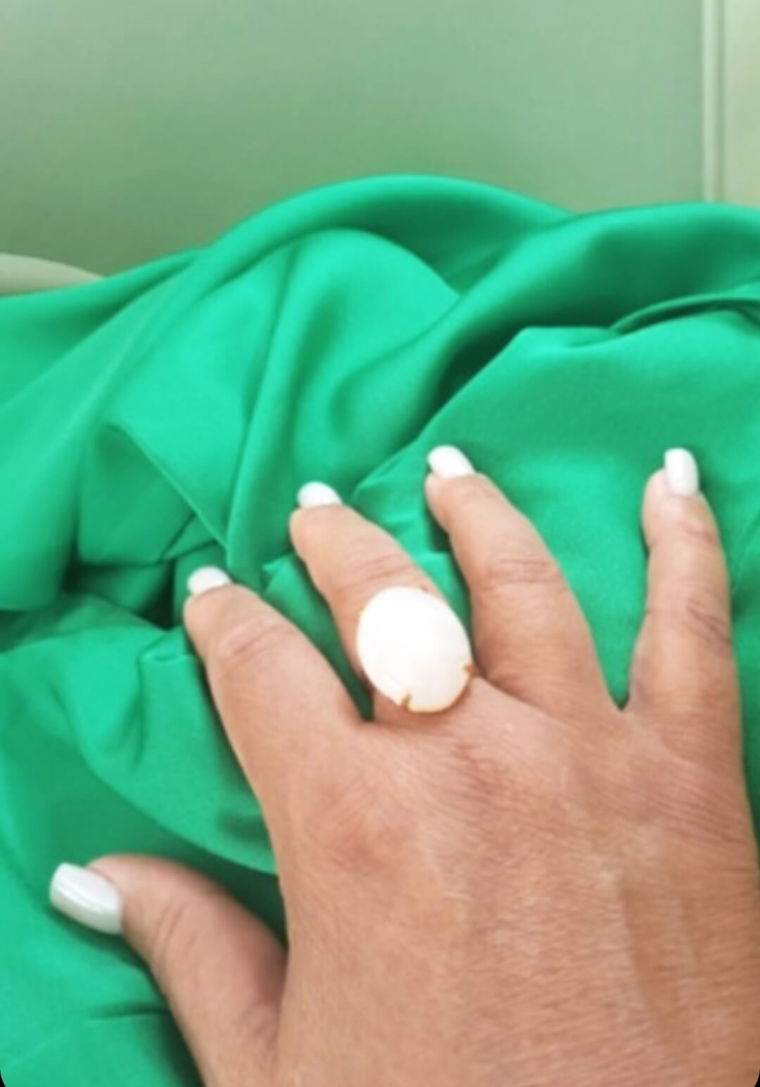 Anillo de cuarzo blanco